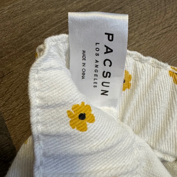 PacSun White & Yellow Daisy Floral Jean Shorts - Picture 4 of 4